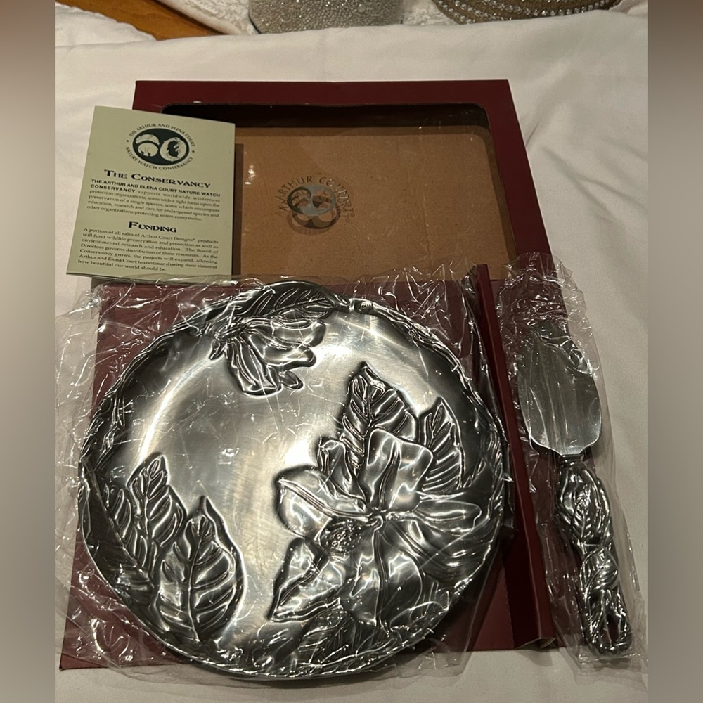 Arthur Court Designs Magnolia plate w/cheese server